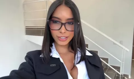 Не снимал квартиру? Значит не трахал таких секси-риелторш! Горячий секс с красотками-агентами