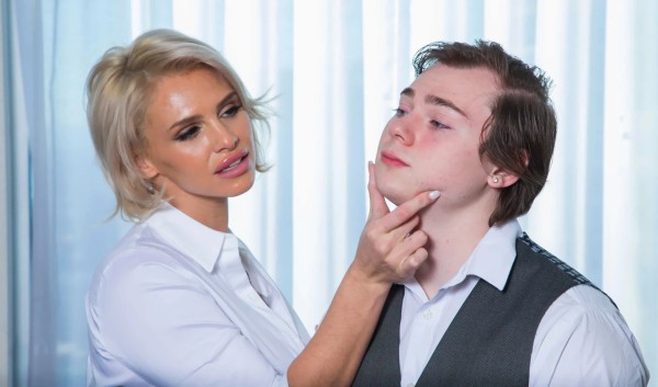 Зрелка соблазнила ученика на страстный секс – забеременела от его спермы!