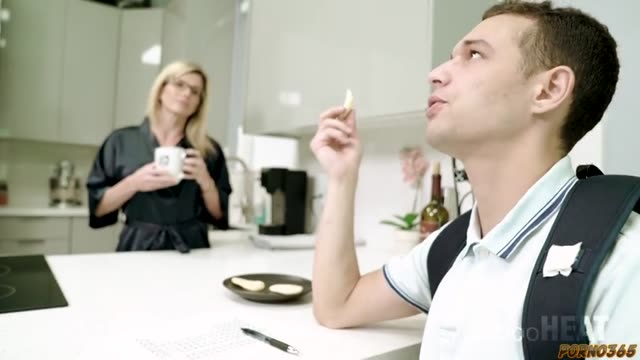 Учёба и тест как условие: сын получает близость с матерью